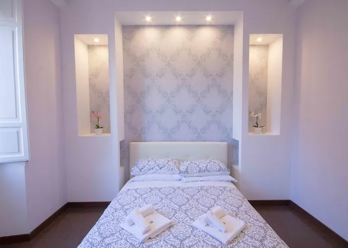 Stazione San Pietro 20 Apartment